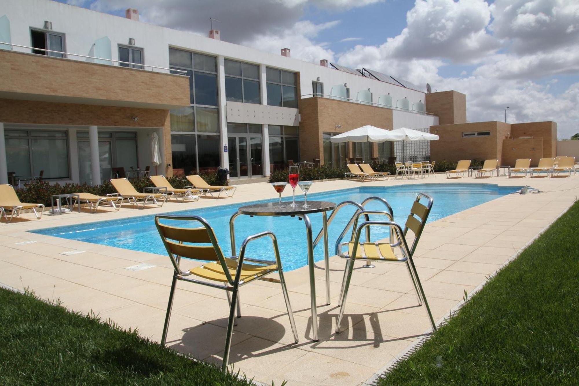 Hotel A Esteva Каштру-Верди Экстерьер фото